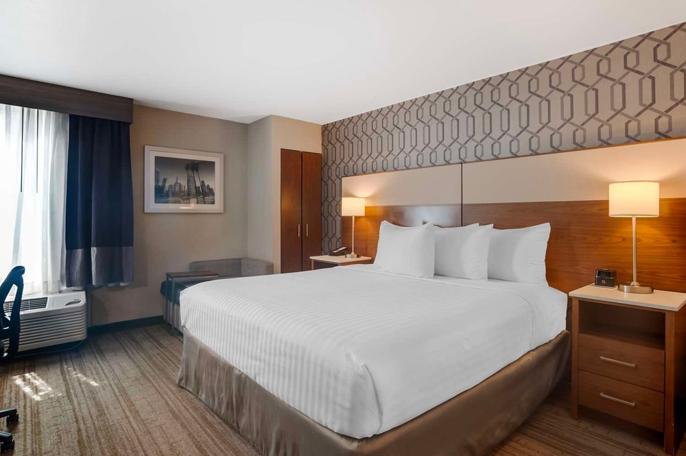 1 King Bed