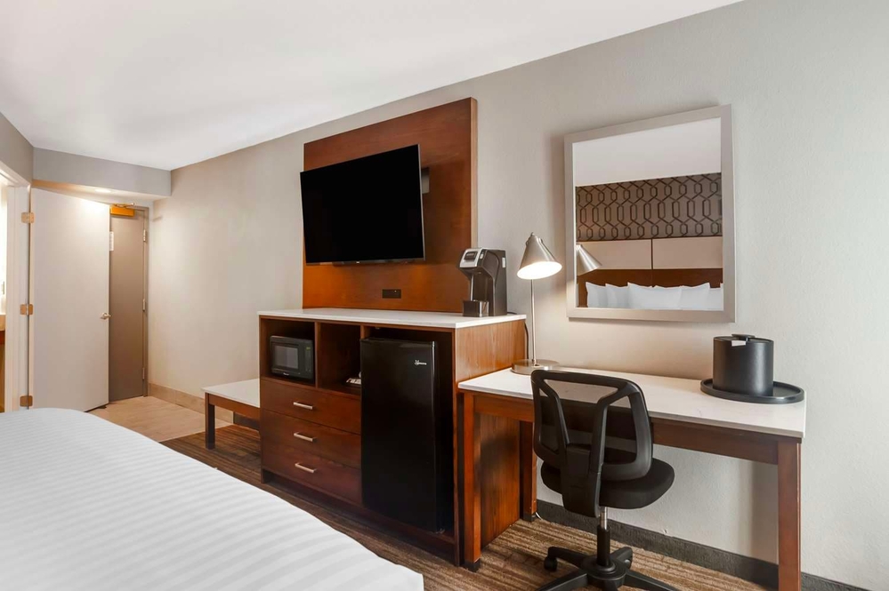 1 King Bed
