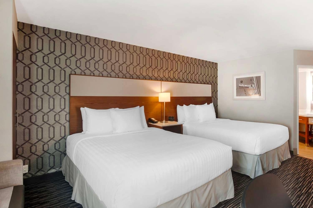 2 Queen Beds